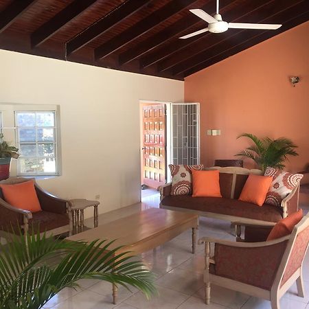 La Casa Feliz Montego Bay Exterior photo