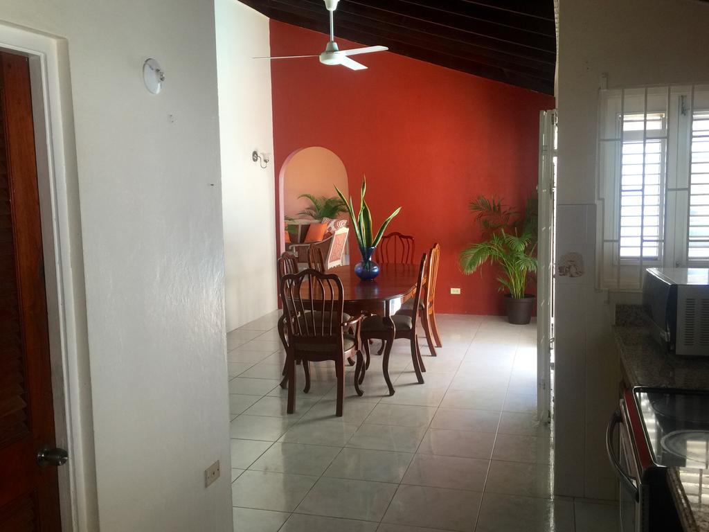 La Casa Feliz Montego Bay Exterior photo