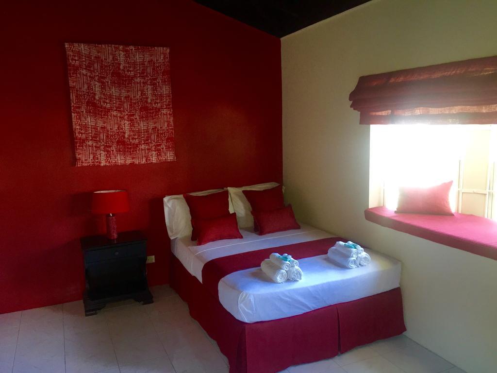 La Casa Feliz Montego Bay Exterior photo