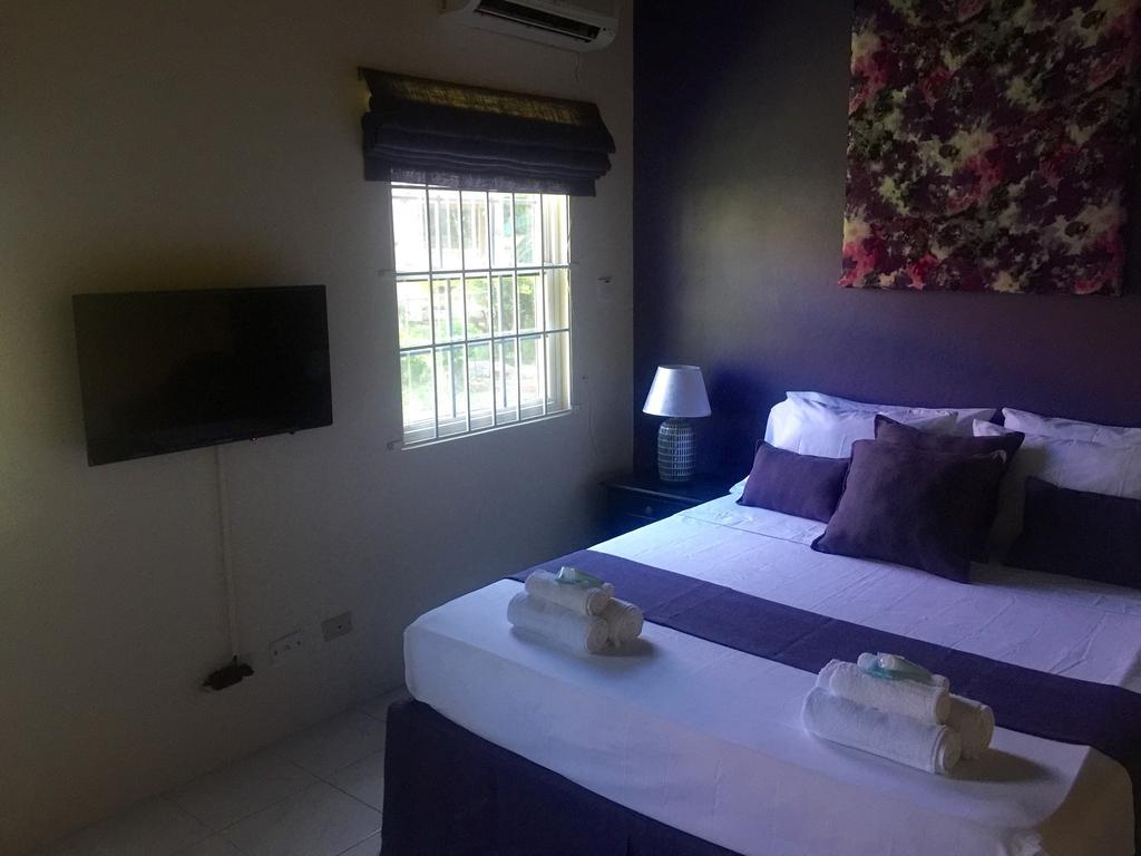 La Casa Feliz Montego Bay Exterior photo